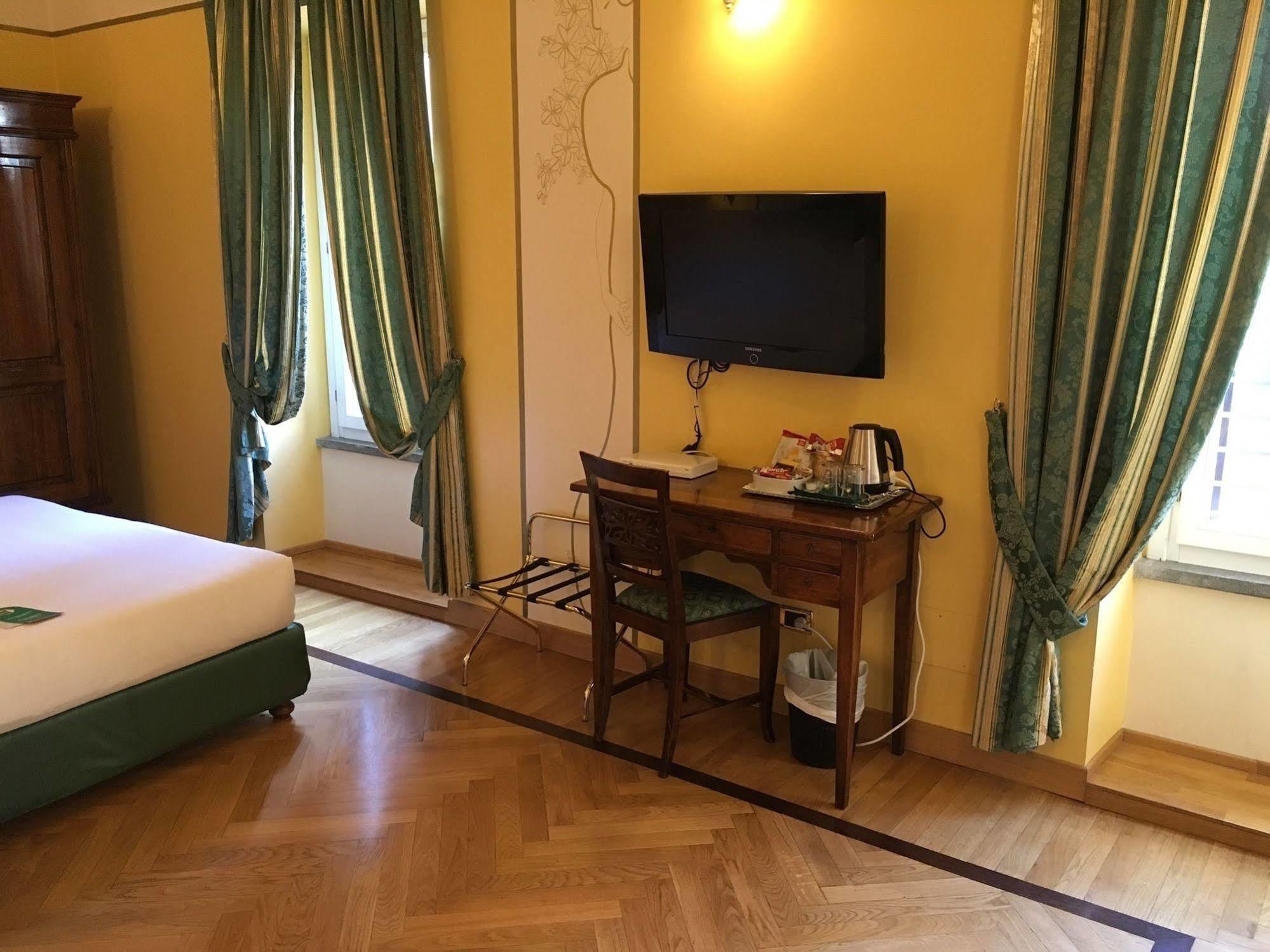Coronari Palace Рим Екстер'єр фото